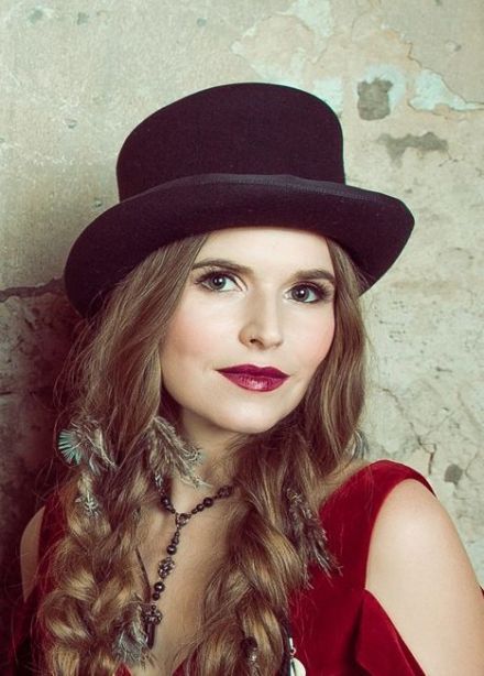 Евгения Рыбакова и группа «Обними Кита»