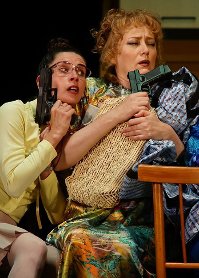 Дорогие мои бандитки. Вольский драматический театр