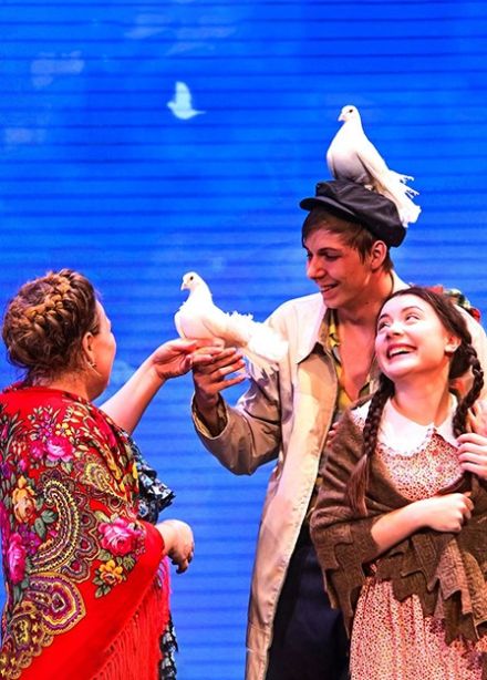 Спектакль «Любовь и голуби»