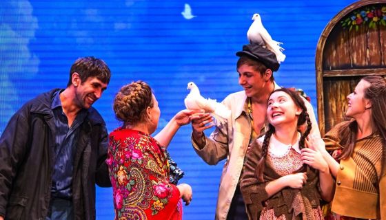 Спектакль «Любовь и голуби»