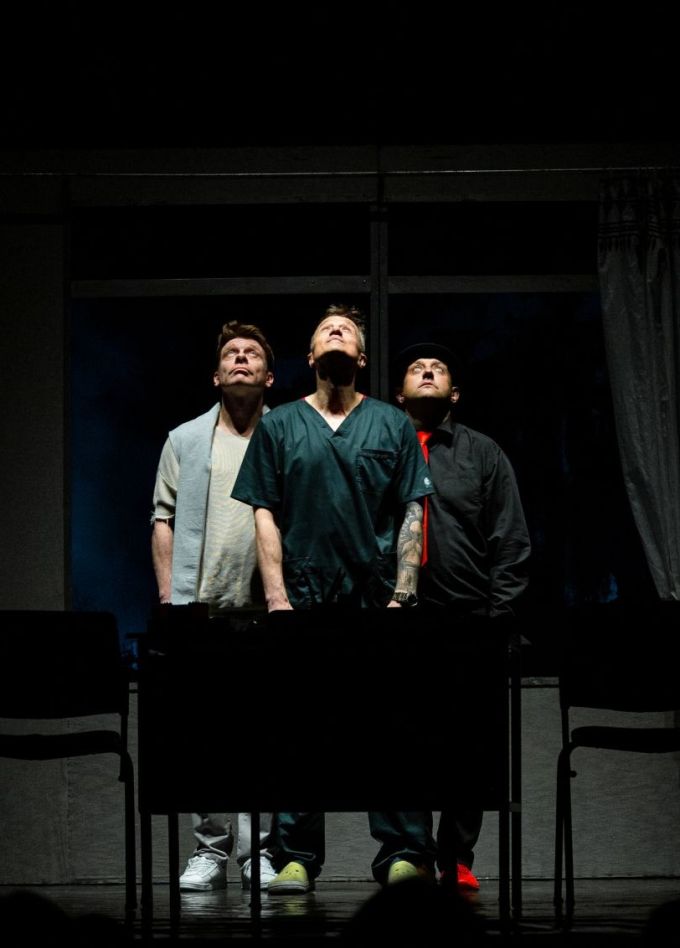 Спектакль «Доктор знает всё»