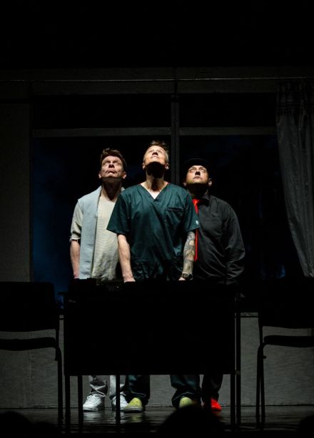 Спектакль «Доктор знает всё»