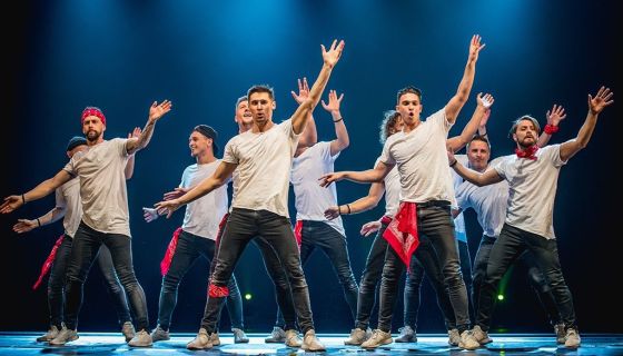 Шоу под дождём IV. Мужчина vs Женщина