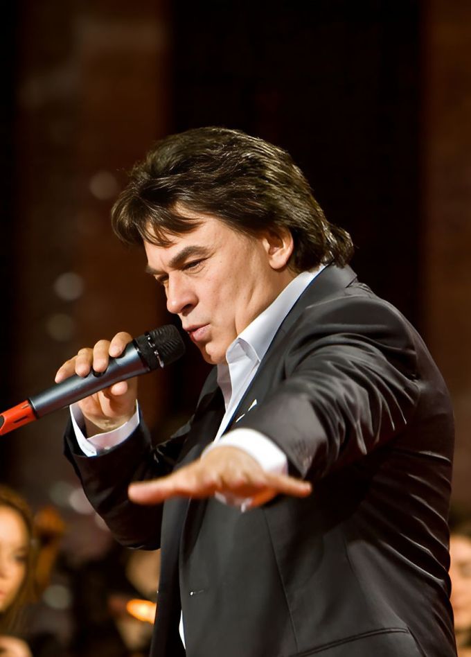 Александр Серов