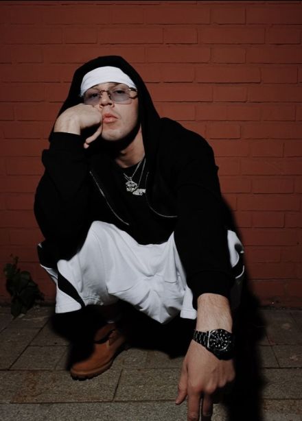 Yasmi x AUX